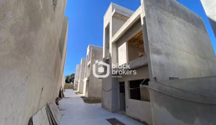 Sobrado Não Geminado 3 Suítes à Venda, 129 m² por R$ 798.000 - Capão Raso - Curitiba/PR