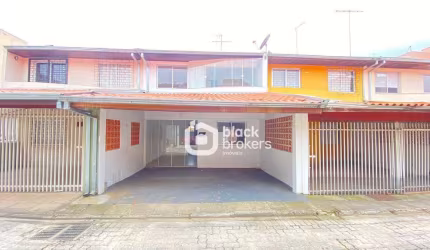 Sobrado com 3 dormitórios à venda, 74 m² por R$ 345.000,00 - Boqueirão - Curitiba/PR