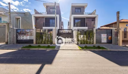 Sobrado Frente Para Rua 4 Quartos Amplo Terreno à venda, 122 m² por R$ 749.000 - Uberaba - Curitiba/PR