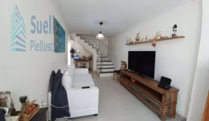 Sobrado boa localização-Vila IAPI-região Vila Teixeira-reformado-sol da manhã-próximo ao shopping Unimart-3 quartos-piscina-sacada-valor R$500.000,00.