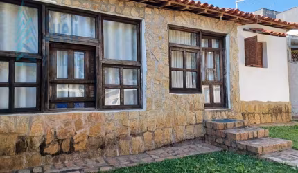 Casa a venda podendo ser comercial e residencial-avenida importante da região do Unimart Shopping-2 dormitórios e edícula-valor de venda R$ 600.000,00