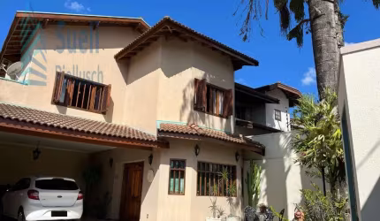 Oportunidade-belo sobrado no Parque Alto Taquaral-piscina-iluminação natural-aquecimento solar-5 vagas-permuta por casa menor-valor R$1.490.000,00.