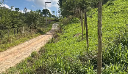 Terrenos com medidas entre 600m2;