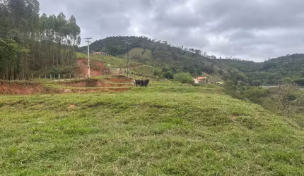 Terreno á venda com excelente acesso em Igaratá