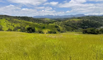 Vende-se terreno com ótimo acesso prox ao centro de Arujá