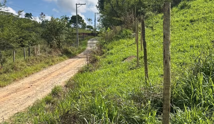 Terreno com excelente acesso 8km do centro de Arujá