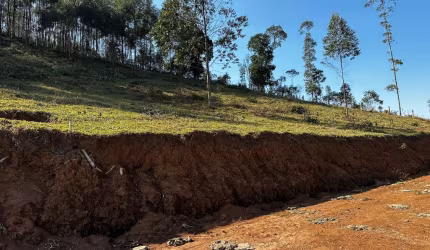 Terreno á venda com ótima localização em bairro rural