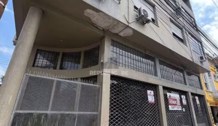 AMPLA LOJA COM MEZANINO, EM FRENTE A REDENÇÃO.