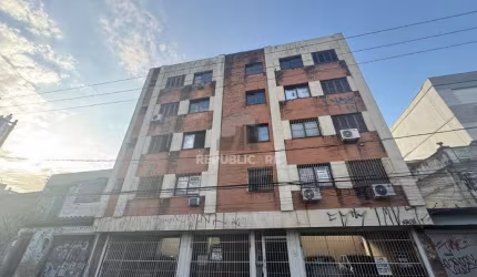 Apartamento de frente, com garagem escriturada e coberta. Cód. RP390583
