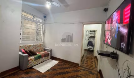 APARTAMENTO DE 2 DORMITÓRIOS NO CENTRO HISTÓRICO.