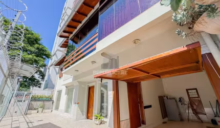 Casa Unifamiliar e Serviço no bairro Menino Deus em Porto Alegre