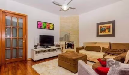 Casa com 7 Quartos e 6 vagas à Venda, 470 m² no Bairro Petrópolis