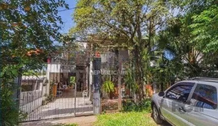 Ampla Casa 5 Quartos, Área de Lazer e Estrutura para Expansão