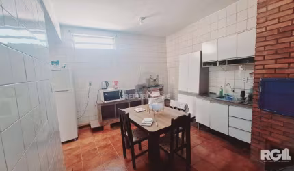 CASA COM 3 DORMITÓRIOS, 5 VAGAS, NO BAIRRO JARDIM CARVALHO, PORTO ALEGRE RS