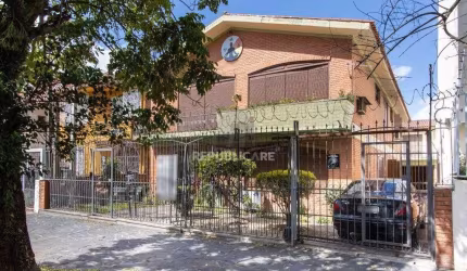 Casa com 07 dormitórios, no bairro Santana, à venda