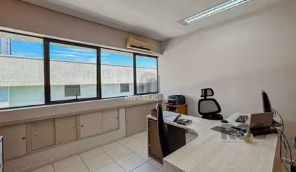 Conjunto/Sala em Porto Alegre, no bairro Bom Fim, e 0 banheiros, à venda.