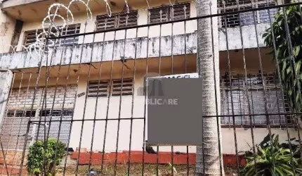 Casa em Porto Alegre, no bairro Cristal, com 4 dormitório(s), e 4 banheiros, à v