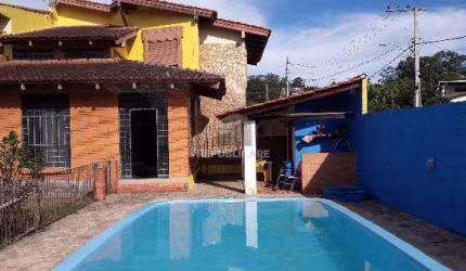 Casa em Porto Alegre, no bairro Aberta dos Morros, com 4 dormitório(s), e 4 banh