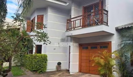 CASA EM CONDOMINIO FECHADO 3 D  4 VAGAS