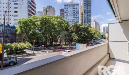 Studio localizado no Centro Histórico de Porto Alegre, uma das ruas mais charmos