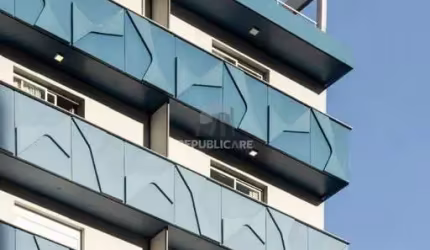 Studio localizado na Rua Duque de Caxias, Centro Histórico de Porto Alegre, uma