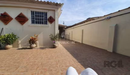 Casa 3 dormitórios à venda Guarujá Porto Alegre/RS