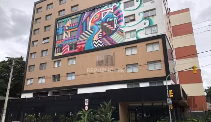 Stúdio totalmente mobiliado, na Cidade Baixa,com box,prédio com infraestrutura