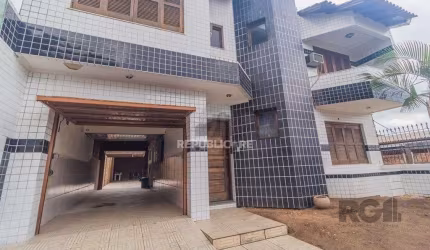 Casa com 240m², 3 dormitórios, 6 vagas no bairro Sarandi