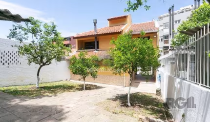 Casa com 5 dormitórios no bairro Jardim Carvalho