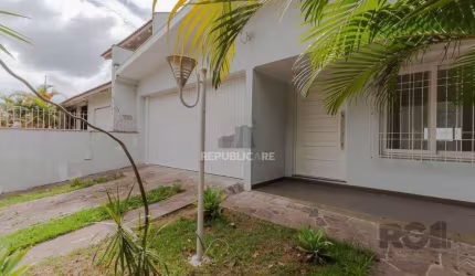 Casa 03 quartos, 02 vagas,próxima à Assis Brasil e Sertório.