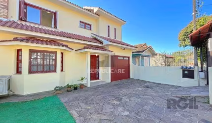 Casa de 3 dormitórios no bairro Cavalhada