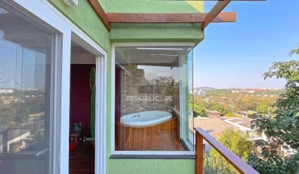 Excelente casa 03 dormitórios sendo 01 suíte com jacuzzi, 03 banheiros,  03 vaga