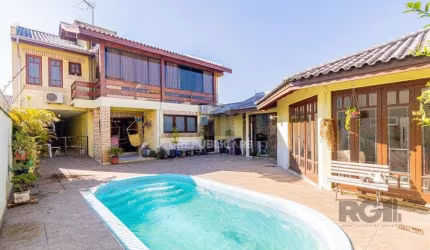 Casa de 4 dormitórios 304m² no bairro Jardim Lindóia