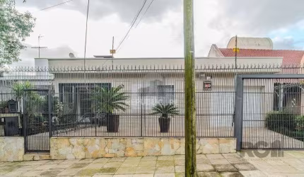 Casa 3 dormitórios à venda Medianeira Porto Alegre/RS