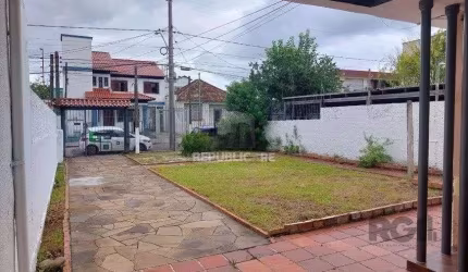 Casa de 2 dormitórios no bairro Sarandi