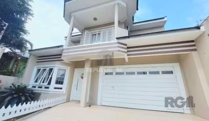 Excelente casa de 250m² com 3 dormitórios no bairro Sarandi.