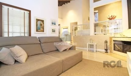 Casa 245m² - 3 dormitórios, 4 vagas no bairro Cavalhada