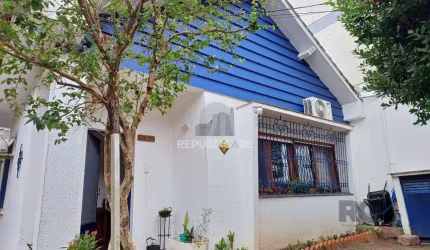 Casa averbada, ampla e ensolarada!