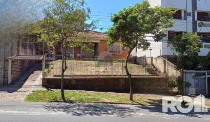 Casa 3 dormitórios à venda Petrópolis Porto Alegre/RS