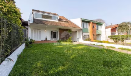 Casa para Venda - 337m², 3 dormitórios, sendo 1 suites, 3 vagas - Cristal