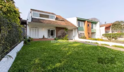 Casa para Venda - 337m², 3 dormitórios, sendo 1 suites, 3 vagas - Cristal