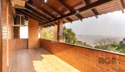 Casa para Venda - 220m², 3 dormitórios, sendo 2 suites, 5 vagas - Espirito Santo