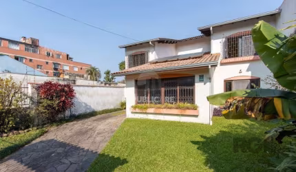 Casa para Venda - 72.6m², 4 dormitórios, sendo 1 suites, 6 vagas - Camaquã