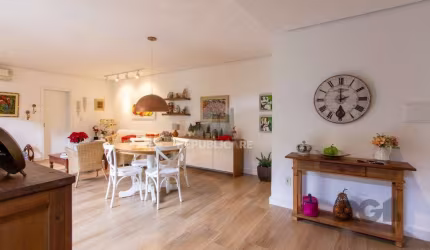 Casa térrea, 3 quartos, edícula, com 2 suites, pátio - Bairro Guarujá