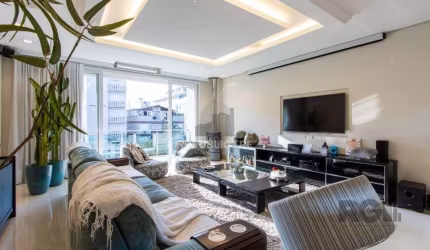 Casa com 5 suites com area privativa 714,00