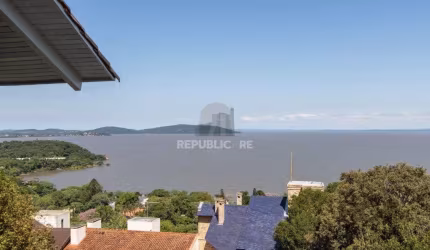 Casa deslumbrante vista do Guaiba, 3 dormitórios, sendo 1 suite master com close