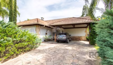 Casa Condominio para Venda - 380m², 3 dormitórios, sendo 3 suites, 6 vagas - Ter