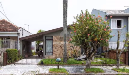 Casa térrea, 3 quartos, 2 banheiros, com pátio no Bairro Cavalhada