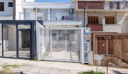 Casa 2 dormitórios à venda Guarujá Porto Alegre/RS