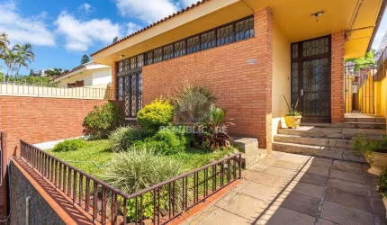 Casa no bairro Petrópolis de 3 dormitórios